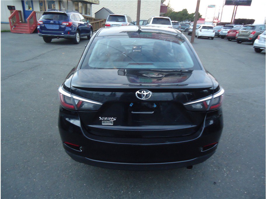 Used 2019 Toyota Yaris LE FWD image 5