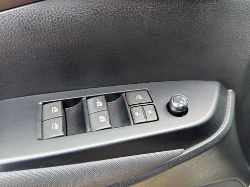 Used 2017 Toyota Highlander LE FWD image 12