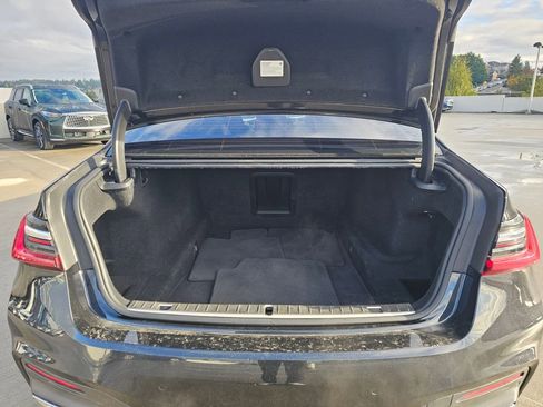 Used 2022 BMW 750i xDrive w/ M Sport Package image 17