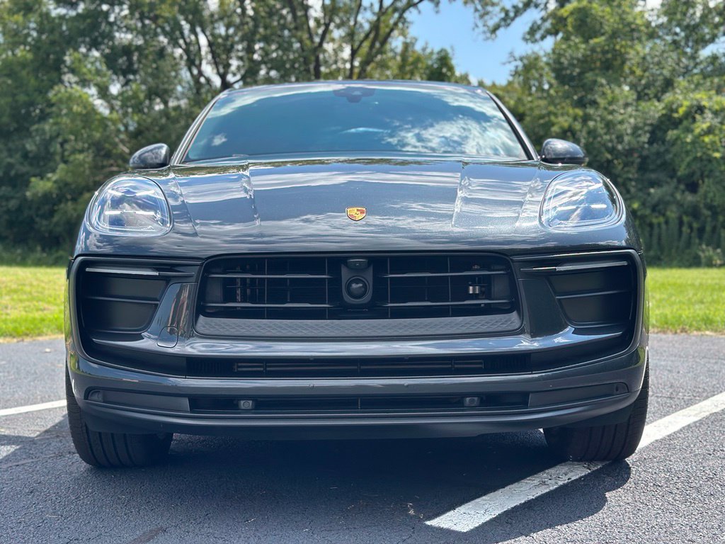 Used 2023 Porsche Macan AWD/4WD image 2