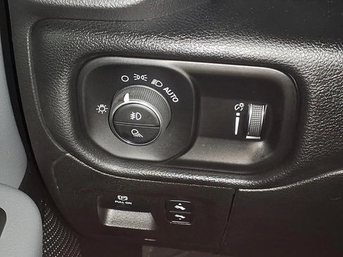Used 2020 RAM 1500 Big Horn AWD/4WD image 25
