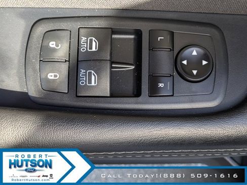 Used 2019 Dodge Challenger SXT image 14