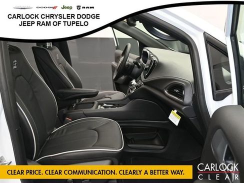 New 2026 Chrysler Pacifica Limited image 40