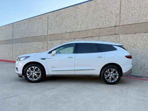 Used 2019 Buick Enclave Avenir w/ Avenir Technology Package FWD image 3