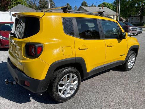 Used 2017 Jeep Renegade Latitude AWD/4WD image 6