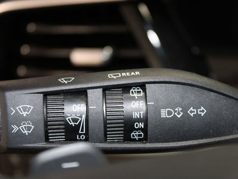 Used 2025 Chevrolet Suburban Z71 image 35