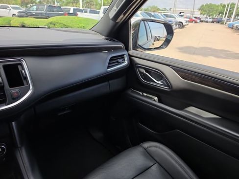 Used 2022 Chevrolet Suburban Z71 w/ Luxury Package AWD/4WD image 10