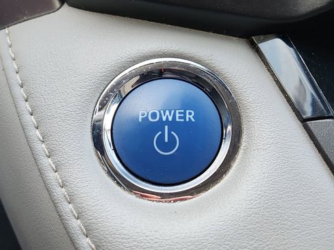 Used 2018 Toyota RAV4 XLE image 25