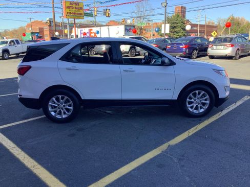 Used 2018 Chevrolet Equinox LS image 8