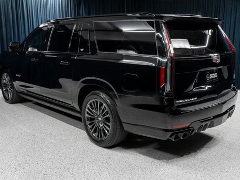 Used 2023 Cadillac Escalade ESV V w/ Heavy-Duty Trailer Package AWD/4WD image 6