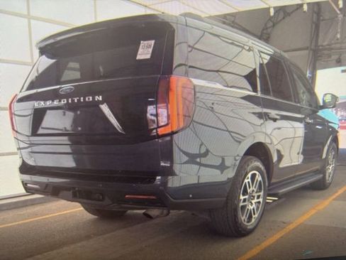 Used 2025 Ford Expedition Active image 2
