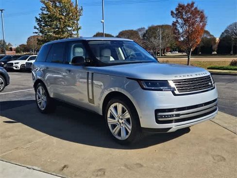 Used 2023 Land Rover Range Rover SE image 3