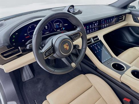 Used 2022 Porsche Taycan 4S image 4