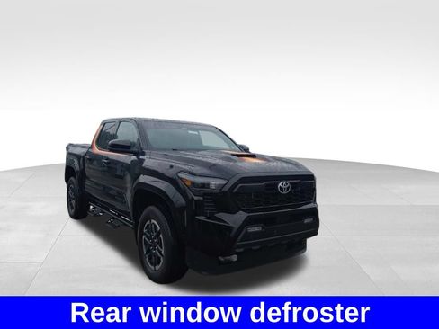 Used 2025 Toyota Tacoma TRD Sport w/ TRD Sport Upgrade Package AWD/4WD image 7