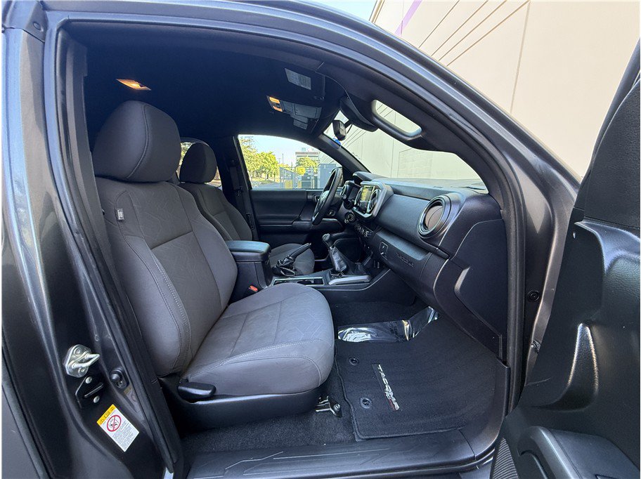 Used 2019 Toyota Tacoma TRD Sport AWD/4WD image 11