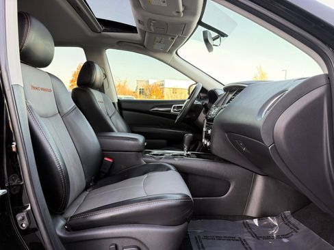 Used 2020 Nissan Pathfinder SL image 27