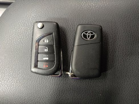 Used 2019 Toyota Camry SE FWD image 32