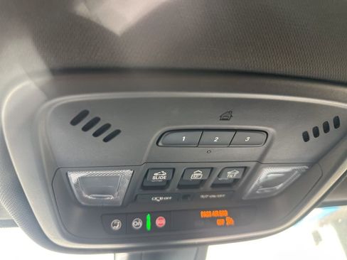 Used 2023 Chevrolet Traverse High Country AWD/4WD image 25