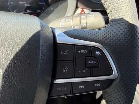 Used 2025 Toyota Sienna Limited image 22