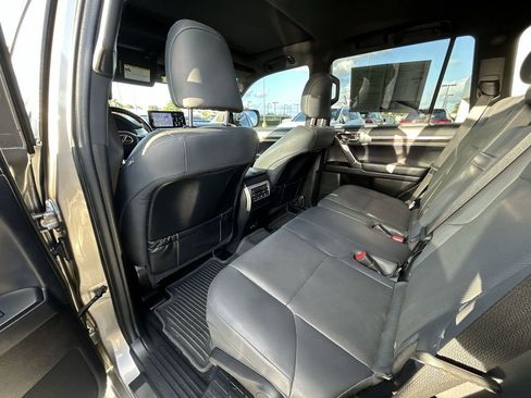 Used 2022 Lexus GX 460 Premium w/ Premium Package AWD/4WD image 35