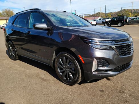 Used 2022 Chevrolet Equinox RS image 3