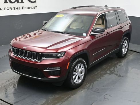 Used 2022 Jeep Grand Cherokee Limited w/ Luxury Tech Group II AWD/4WD image 46