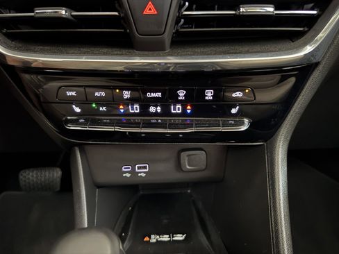Used 2024 Buick Encore GX Avenir w/ Avenir Technology Package FWD image 17