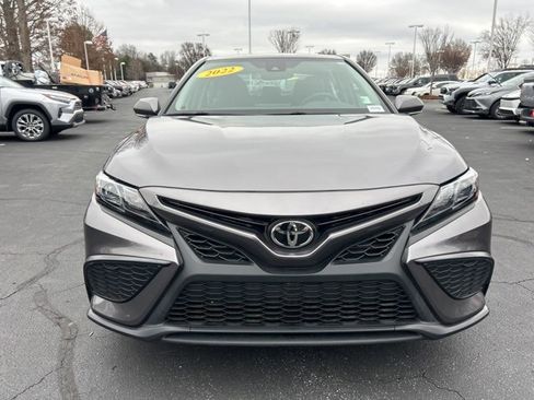 Used 2022 Toyota Camry SE image 2