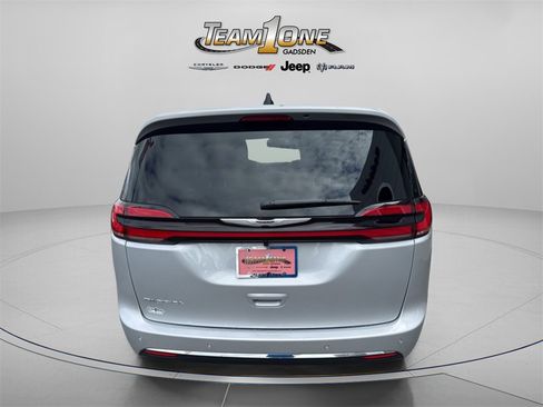 New 2026 Chrysler Pacifica Select image 7