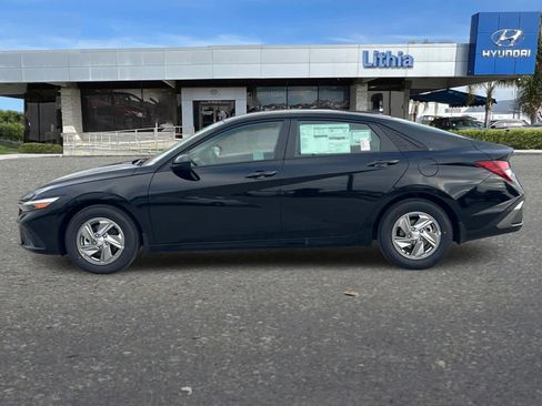 New 2026 Hyundai Elantra SE image 6