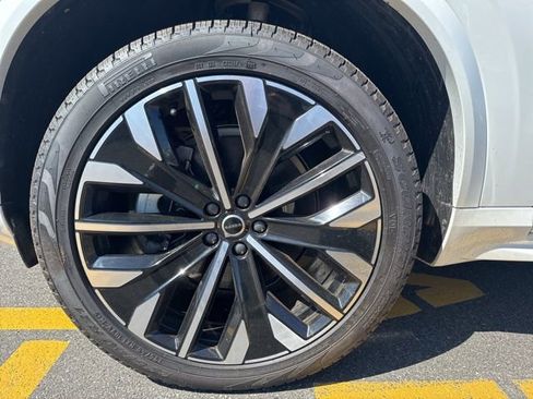 Certified 2025 Volvo XC90 B5 Plus image 9