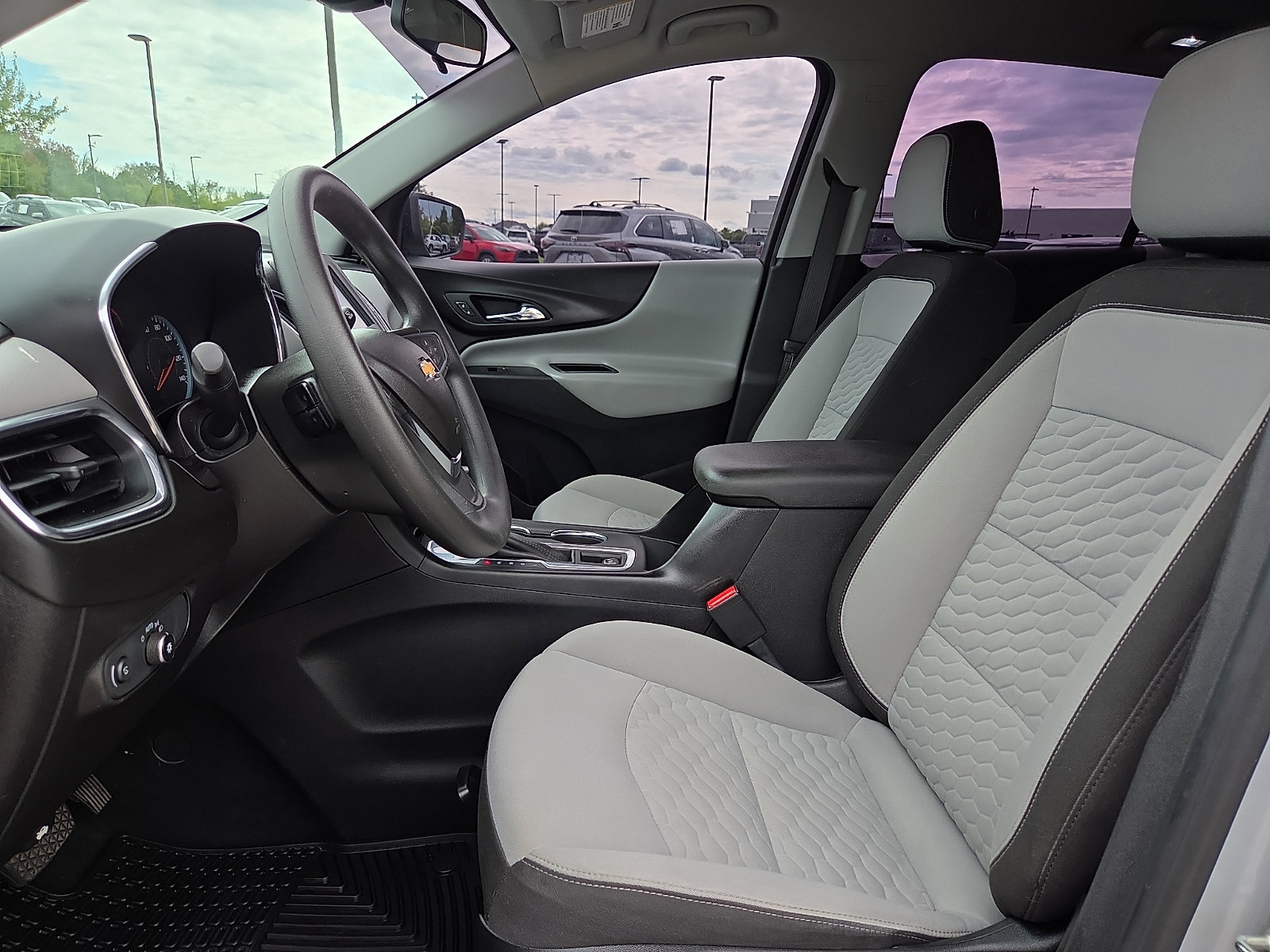 Used 2018 Chevrolet Equinox LS FWD image 15