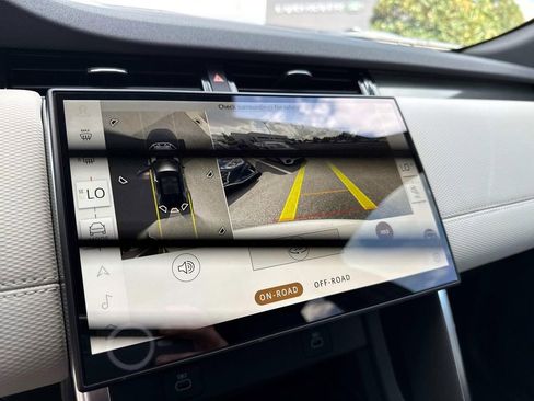 New 2025 Land Rover Discovery Sport Dynamic SE image 22