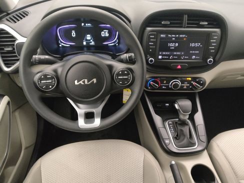 Used 2025 Kia Soul LX image 22