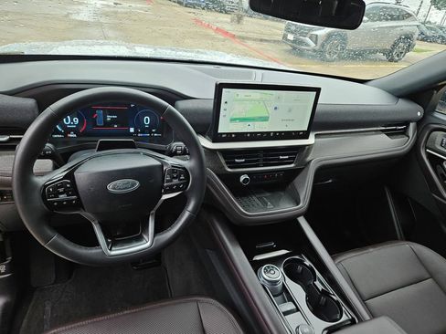 Used 2025 Ford Explorer Platinum w/ LUX Leather Package AWD/4WD image 16