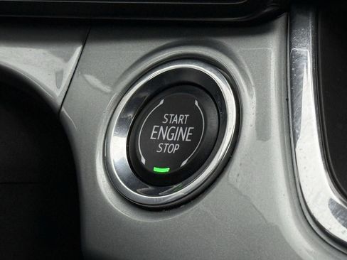 Used 2025 Chevrolet Trax LT w/ LT Convenience Package FWD image 19