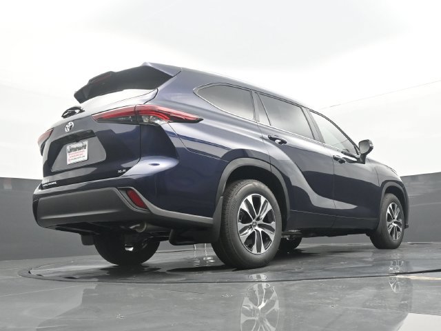 Used 2025 Toyota Highlander XLE FWD image 27