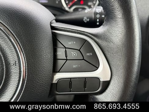 Used 2020 Jeep Renegade Latitude w/ Cold Weather Group image 17