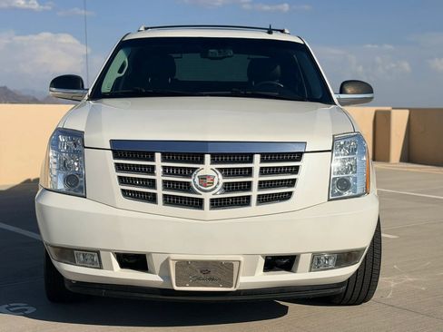 Used 2013 Cadillac Escalade EXT Premium AWD/4WD image 4