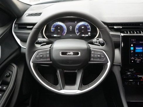 New 2025 Jeep Grand Cherokee Altitude AWD/4WD image 9