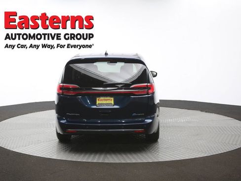 Used 2023 Chrysler Pacifica Touring-L FWD image 40