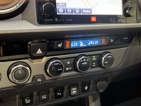 Used 2016 Toyota Tacoma TRD Sport AWD/4WD image 22