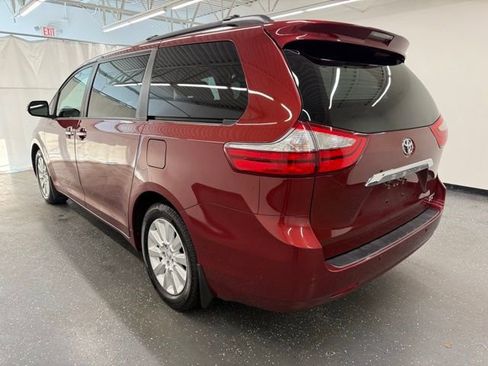 Used 2016 Toyota Sienna Limited Premium image 3