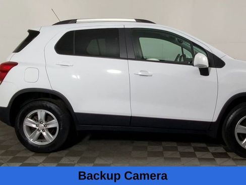 Used 2022 Chevrolet Trax LT w/ LT Convenience Package image 3