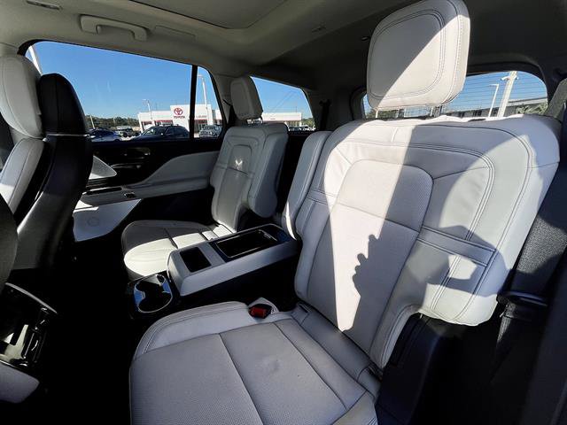 Used 2025 Lincoln Aviator Reserve w/ Luxury Package RWD image 13