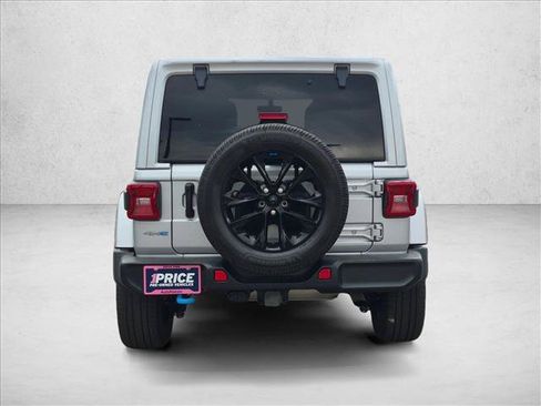 Used 2023 Jeep Wrangler Unlimited Sahara w/ Cold Weather Group AWD/4WD image 6