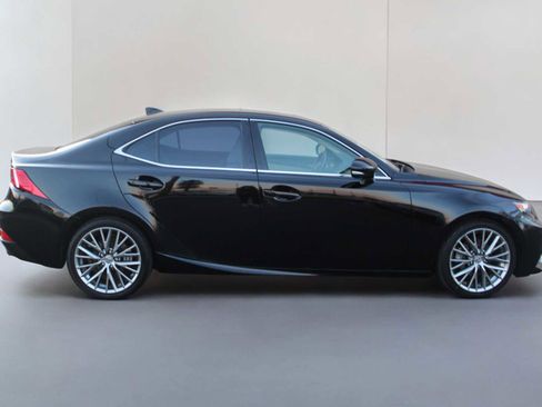 Used 2015 Lexus IS 250 image 2