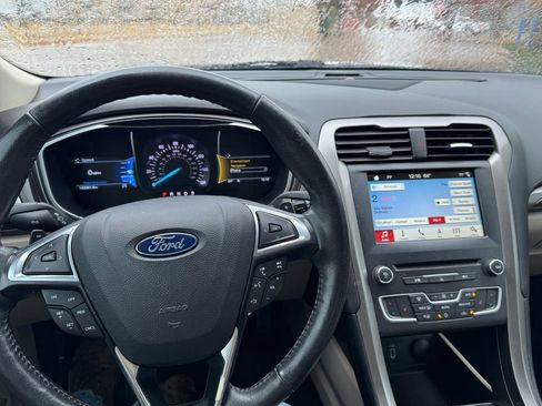 Used 2018 Ford Fusion SE w/ Fusion SE Technology Package FWD image 13