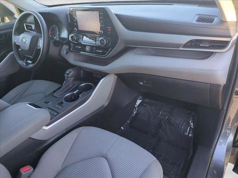 Used 2020 Toyota Highlander L image 21