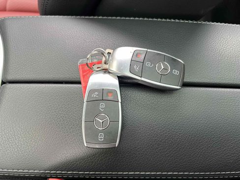 Used 2022 Mercedes-Benz GLC 300 4MATIC w/ AMG Line image 9